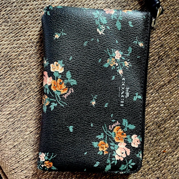Coach Accessories - Coach wristlet new wo tags